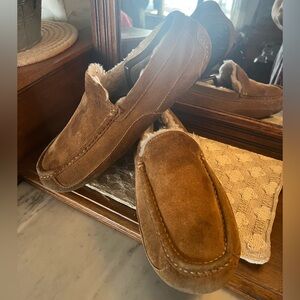 UGG Classic Ascot Moc Toe Wool Lined Water Resistant Suede Slippers Tan Men's 10
